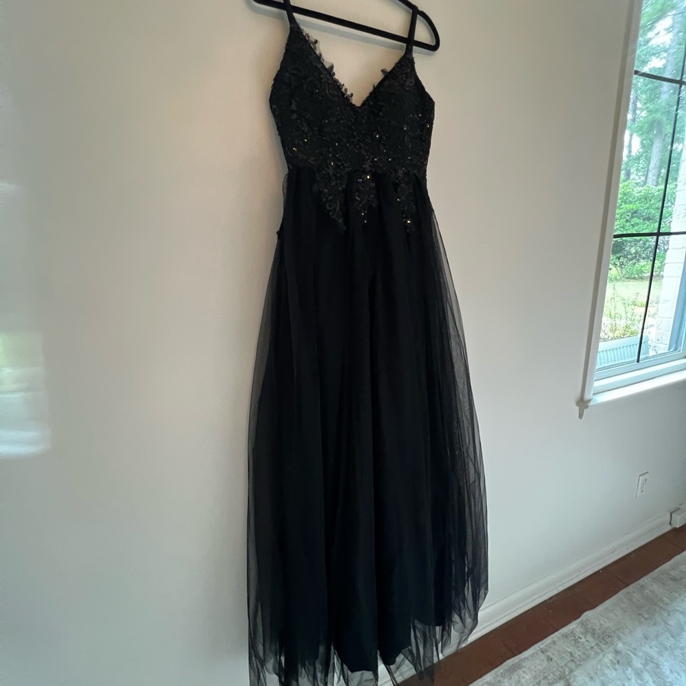 Elegant Black Lace Prom Dress